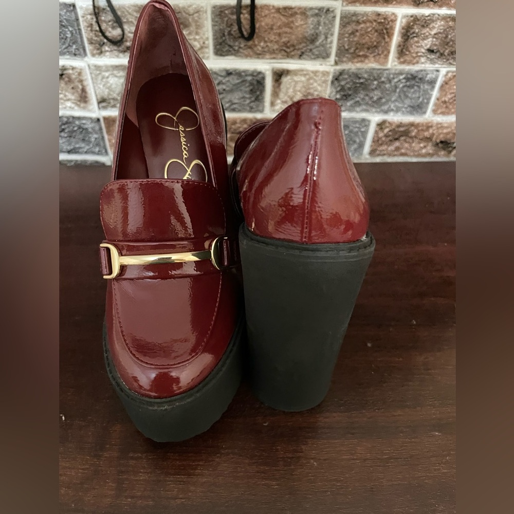 Jessica Simpson Patent leather Burgundy platform heels with Glossy Finish size 5